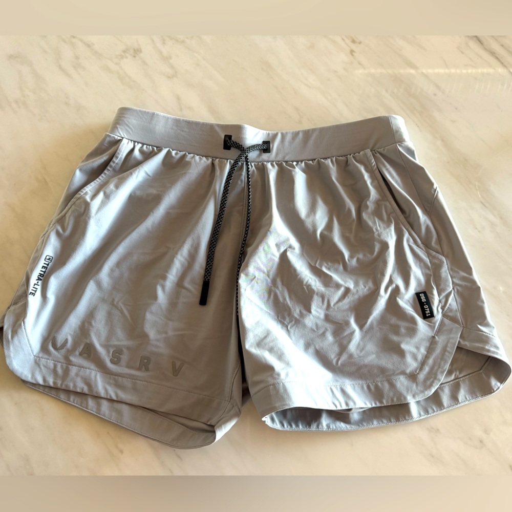NWOT - TETRA-LITE® 5" LINERLESS SHORT - Light Gray - Medium